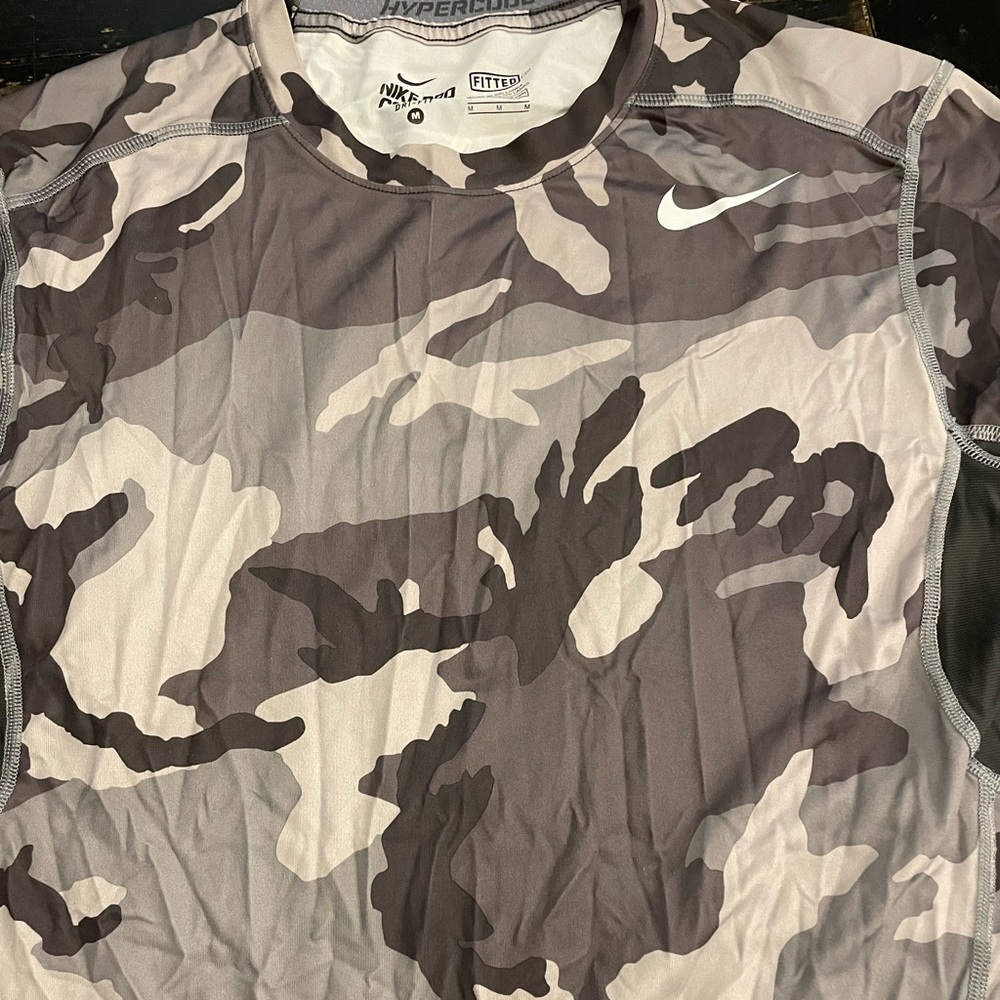 Men’s Nike performance shirt NWOT